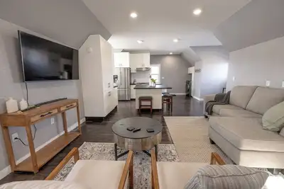 Image de Luxury Loft- Wifi | Smart Tv | Kitchen Essentials