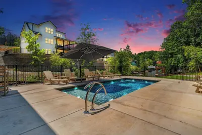 Image de Firefly Estate, Lakefront Luxury w/ Covered Verandas + Heated Salt Pool, Hot Tub, Dock!