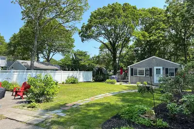 Image de 2 Cottages walking distance to beaches, restaurants, mini-golf and much more