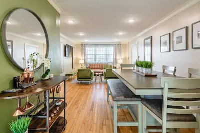 Image de *Parkside King Suite in Midtown with Free parking*