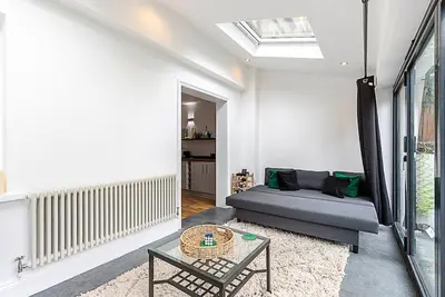 Image de Cosy and Modern Battersea Home