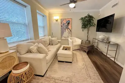 Image de Perfect 2br Condo in Downtown Auburn! 2 min walk to campus + 2 Parking Passes! !