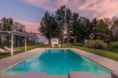 Image de Charming Farmhouse with Private Pool and View in Lucca
