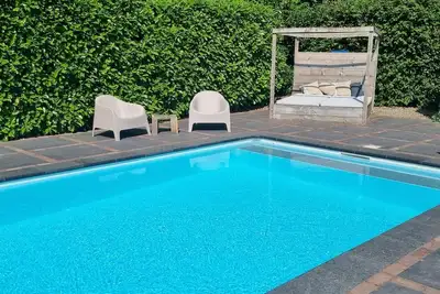 Image de Nieuw Sfeervol Appartement met Verwarmd Zwembad