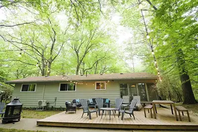 Image de Welcome to Christie's Cozy Cottage. Only a 2 minute walk to the beach!