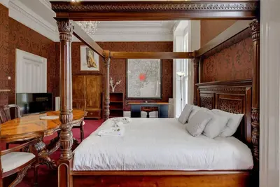 Pass the Keys | The King Room *Free Parking*