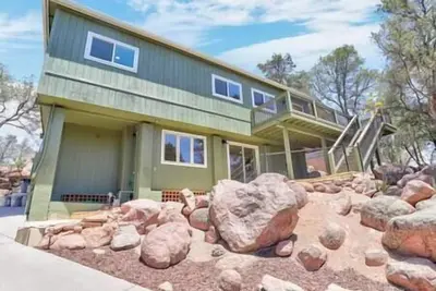 Image de Sage Hill House - with spectacular views!