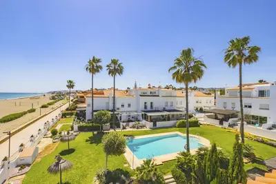 Image de Cubo's Beachfront Marina de Casares House / Front de mer / parking / wifi gratuit