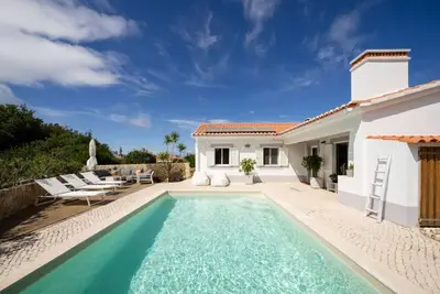 Image de Tranquil Seashore Escape