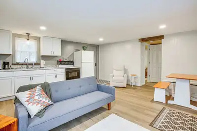 Image de Updated Wellston Cabin, Walk to Lake Beach + Dock!