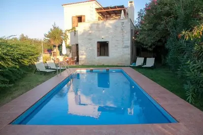 Premium Rethymno Villa | 3 Bedrooms | Villa Hinaki | Private Garden | Private Outdoor Pool | Bbq | Outdoor Sitting and Dining Area | Prines