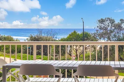 Image de Pacific Gables 8 - Absolute Beachfront Tugun - Min. 3 Night Stays!