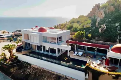 Excellent Villa With Luxury Views