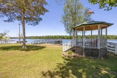 Grandpa's House | 2 Kayaks | Sleeps 6