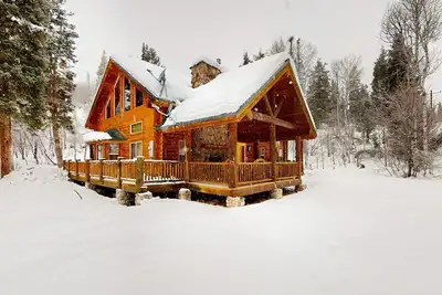 Image de Sprawling mountain retreat with fireplace, deck views, & fire pit - near skiing