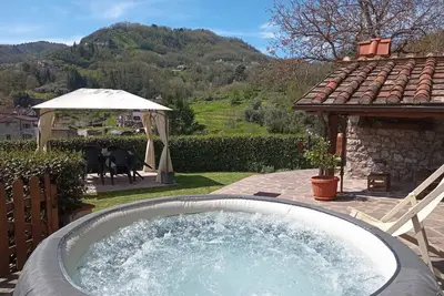 Image de Apartment nestled in the green hills of Lucca.