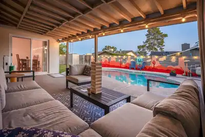 Image de Remodeled Phoenix Pool Home - Dog-Friendly Yard + Ev Charger
