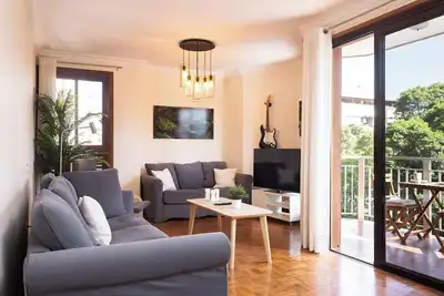 Image de Home2Book Design & Luminous Apt Santa Cruz Center