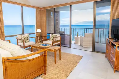 Image de New! Designer Remodel-180⁰ Ocean Views, Beachfront Oasis, \"Whales Watch\"
