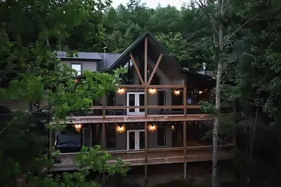 Image de Hillside Hideaway - Hot Tub | Arcade Game Machines | Outdoor Fireplace