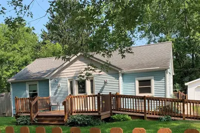 Image de Beautiful Parkside 5 bedroom Cottage in Midland, Fenced Front yard, Access Ramp