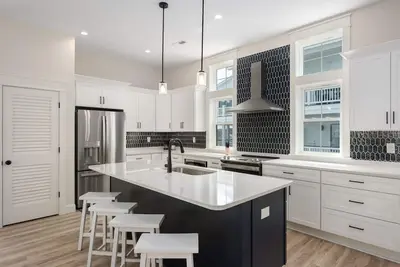 Image de Kinara: Newly Built Townhome with Ocean Views and Quick Walk to Beach!