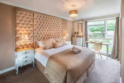 Image de Stunning 2-Bed Apartment in Windsor - free parking