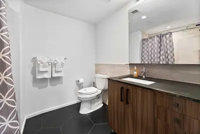 Image de Stylish Retreat in Boston 3br 2ba, W&d in unit\n