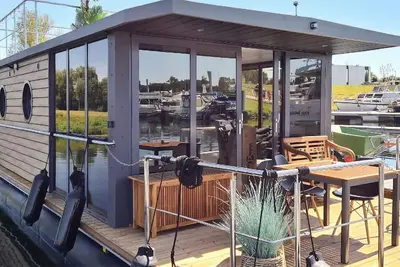 Image de Joli bateau de 2 chambres à Ophoven