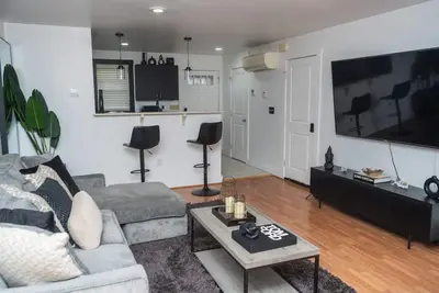 Image de 3-Story Townhouse luxury retreat