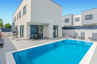 Image de Superbe maison à Vrsi avec WiFi