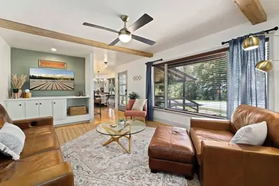 Image de Woodland Oasis: Luxury Retreat Near Beaver Lake