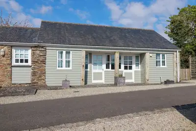 Lighthouse Cottage, pet friendly, with a garden in Truro