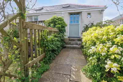 Moonlight, pet friendly, with a garden in Truro