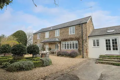 Image de Pomme Blushe House, pet friendly, with hot tub in Shipton Gorge