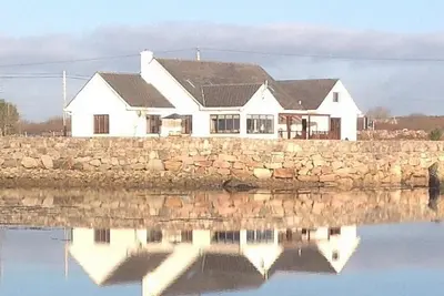 Image de 4 bedroom holiday home overlooking the sea in Connemara