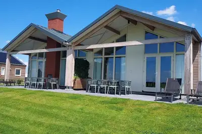 Image de Stay at our family home, Anchor 14, which boasts panoramic and expansive views.