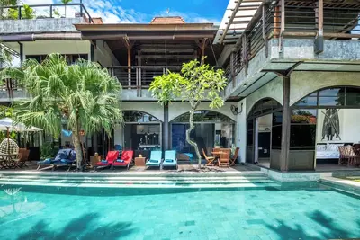 Image de Unique 6 Bdrm Villa In Central Seminyak