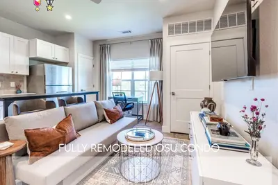 Image de Remodeled Osu Condo By Stadium