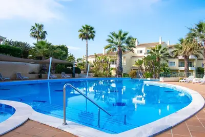 Image de 42 Presa do Moura, beautiful townhouse on stunning complex with pool and gym!