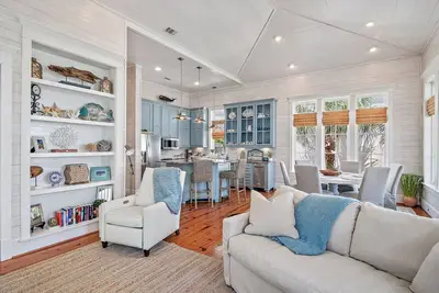 Image de 3br Coastal Retreat w/ Porch Swing, Fire Pit + 2 Private Beaches | Blue Moon