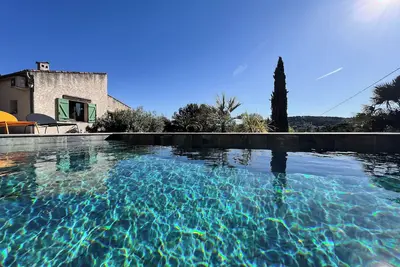 Image de Villa au Calme avec Vue et Piscine entre Mer et Verdon