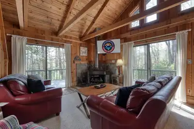 Image de Tall Pines - A cozy cabin in North Ga mountains w/hot tub and mountain views!