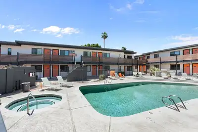 Image de Chic Condo Near Dt! Pool and Parking