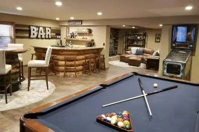 Image de Log Home-Hot Tub-Game Room/Workout Room/Fireplace-Bbq-Yard Games/Pickleball