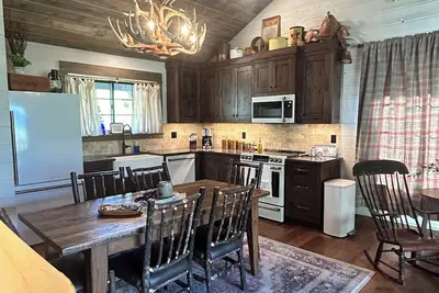 Image de Rustic Elegant Cabin 5 Mns to Ynp ~ Open Year Round