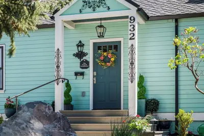 Image de Midtown Manor - Hot Tubs, King Beds!