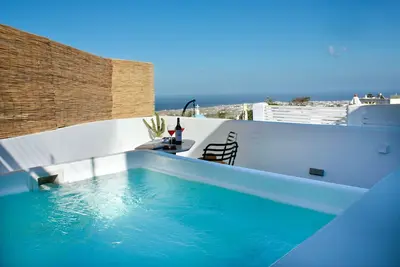 Image de The Lithos Villa | The Perfect retreat to enjoy the immense beauty of Santorini