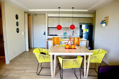 Image de À 5 minutes à pied de la plage – Unité avec jacuzzi sur balcon privé