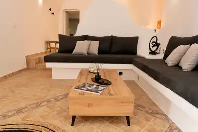 Image de The Tefra Villa | Renovated lavish villa nestled in the heart of Santorini